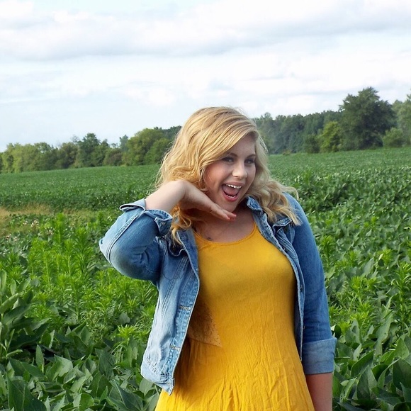 Meet your Posher, Lydia - Picture 1 of 1